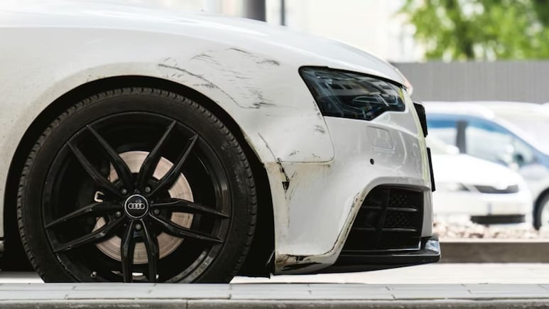 गाड़ी के लग जाएं हल्का स्क्रैच, तो मकैनिक नहीं खुद घर पर ट्राय करें ये 5 आसान तरीके