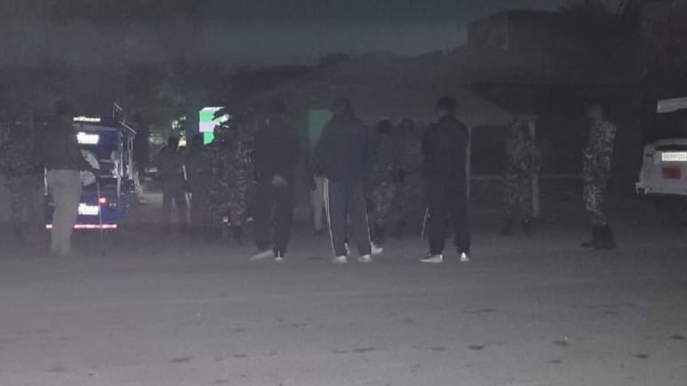 एक गलतफहमी और; वांटेड अपराधी की तलाश में गई STF पर टूट पड़े गांववाले, तीन घायल, दो की बंदूक छीन ली