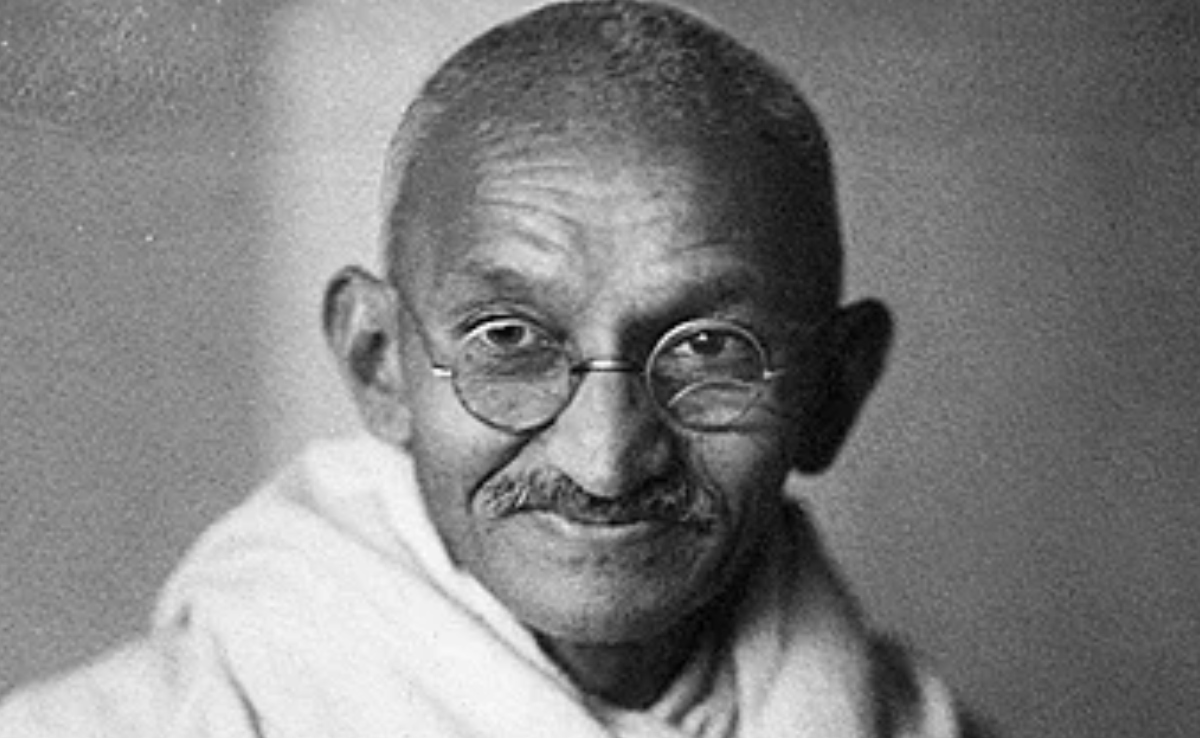 'गांधी बड़ा आदमी था, क्योंकि वह छोटा आदमी था'