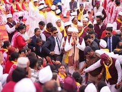 सीएम पुष्कर धामी चंपावत पहुंचे, पूर्णागिरी मेले का किया शुभारंभ, लोगों के साथ होली भी खेली