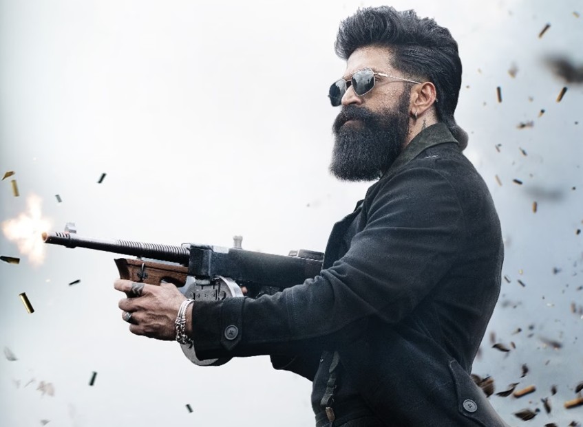 Toxic Teaser: यश की टॉक्सिक का दमदार टीजर रिलीज, फैन्स बोले आ गया बॉक्स ऑफिस का मॉन्स्टर