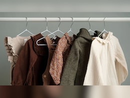 पुराने कपड़ों को ऑनलाइन बेचकर पैसे कमा सकते हैं आप, यहां जान लें पूरा प्रोसेस