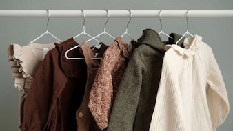 पुराने कपड़ों को ऑनलाइन बेचकर पैसे कमा सकते हैं आप, यहां जान लें पूरा प्रोसेस