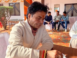 राजपाल यादव भतीजी की विदाई से पहले छोले-भटूरे खाते आए नजर, चेहरे पर कभी दिख रही थी खुशी तो कभी गम