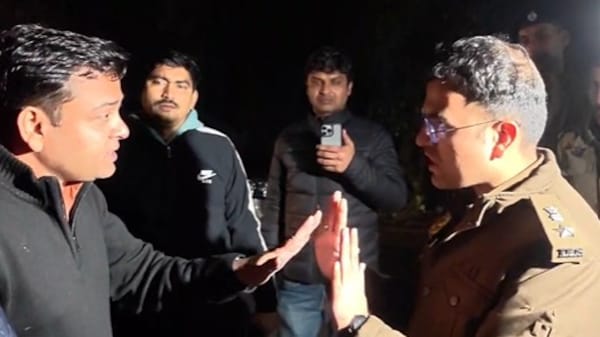 कमीज उतारकर प्रदर्शन करने वाले कांग्रेस कार्यकर्ताओं के लिए बीच सड़क भिड़ी दिल्ली और हिमाचल पुलिस