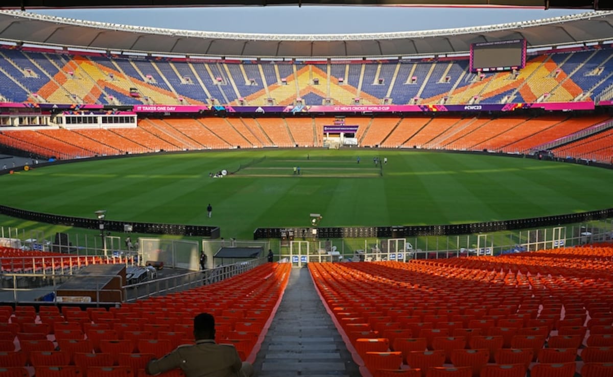 IND vs SA: अहमदाबाद में काली मिट्टी की पिच क्या असर दिखाएगी, बारिश बनेगी विलेन, बल्लेबाजों की मौज या गेंदबाज करेंगे कमाल? जानें सबकुछ