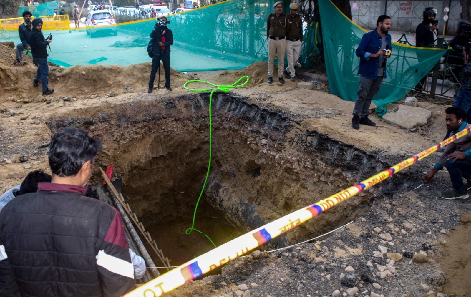 आया, देखा&hellip; और चला गया, कमल घंटों वहीं पड़ा रहा, जनकपुरी बाइक हादसे में उठ रहे हैं कई सवाल