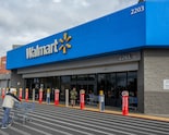 Walmart Joins $1 Trillion Club as Tech, Frugal Shoppers Fuel Gains