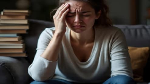 वात बढ़ने से भी हो सकता है आंखों के ऊपर और बीच में दर्द, आयुर्वेद में बताए गए हैं फायदेमंद उपाय