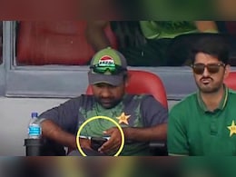 IND19 vs PAK19: सरफराज अहमद ने की चीटिंग? डगआउट में फोन का खुलेआम किया  इस्तेमाल, मचा बवाल
