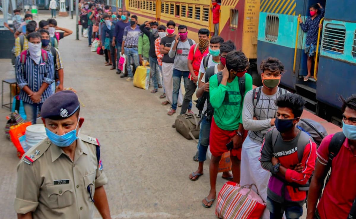 असंगठित क्षेत्र के मजदूरों के काम की तलाश में दूसरे राज्य में जाने के मामले में पश्चिम की तुलना में पूर्वी उत्तर प्रदेश काफी आगे है.