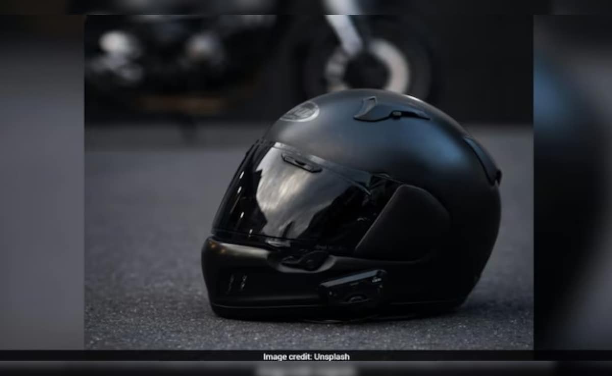 1500 रु के हेलमेट के लिए दांव पर लगी नौकरी! सीनियर टेक प्रोफेशनल ने की ऐसी गलती, कंपनी की सख्त कार्रवाई