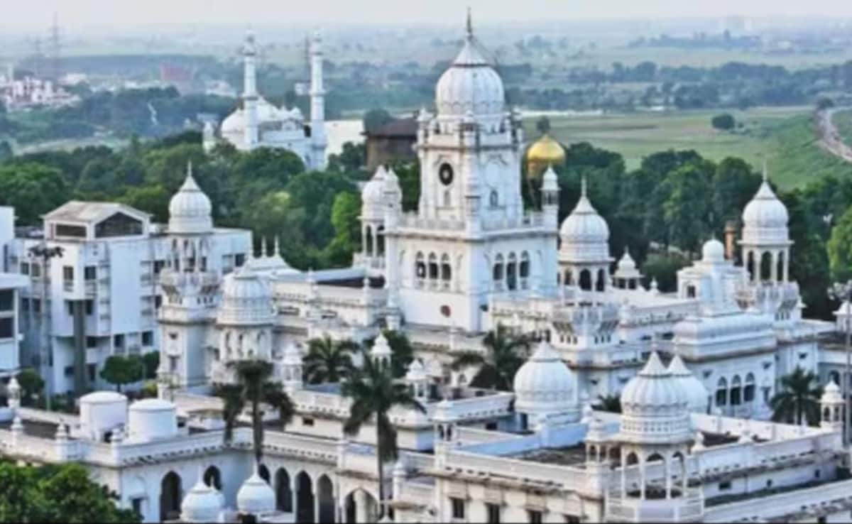 लखनऊ में KGMU कैम्पस से अवैध मजारें अभी नहीं हटेंगी, आखिर क्यों लेना पड़ा ये फैसला