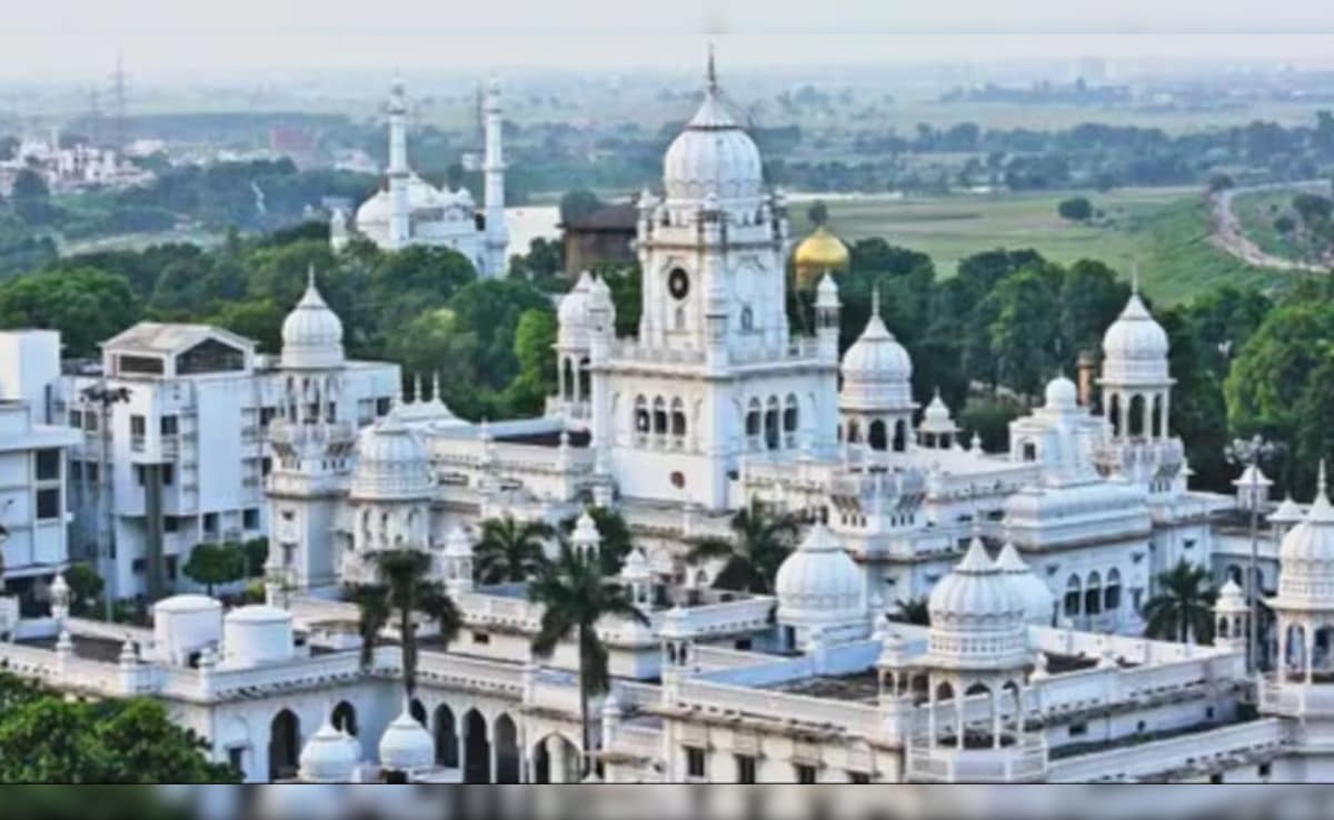 लखनऊ: KGMU में अवैध मजारों को लेकर नोटिस पर नोटिस, फिर दिया 15 दिन का अल्‍टीमेटम