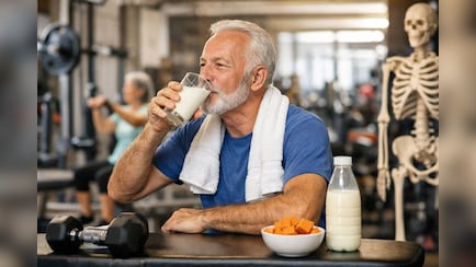 कसरत के बाद दूध का कमाल, बढ़ती उम्र में हड्डियों को देगा मजबूती, फ्रैक्चर से बचाएगा ये आसान उपाय