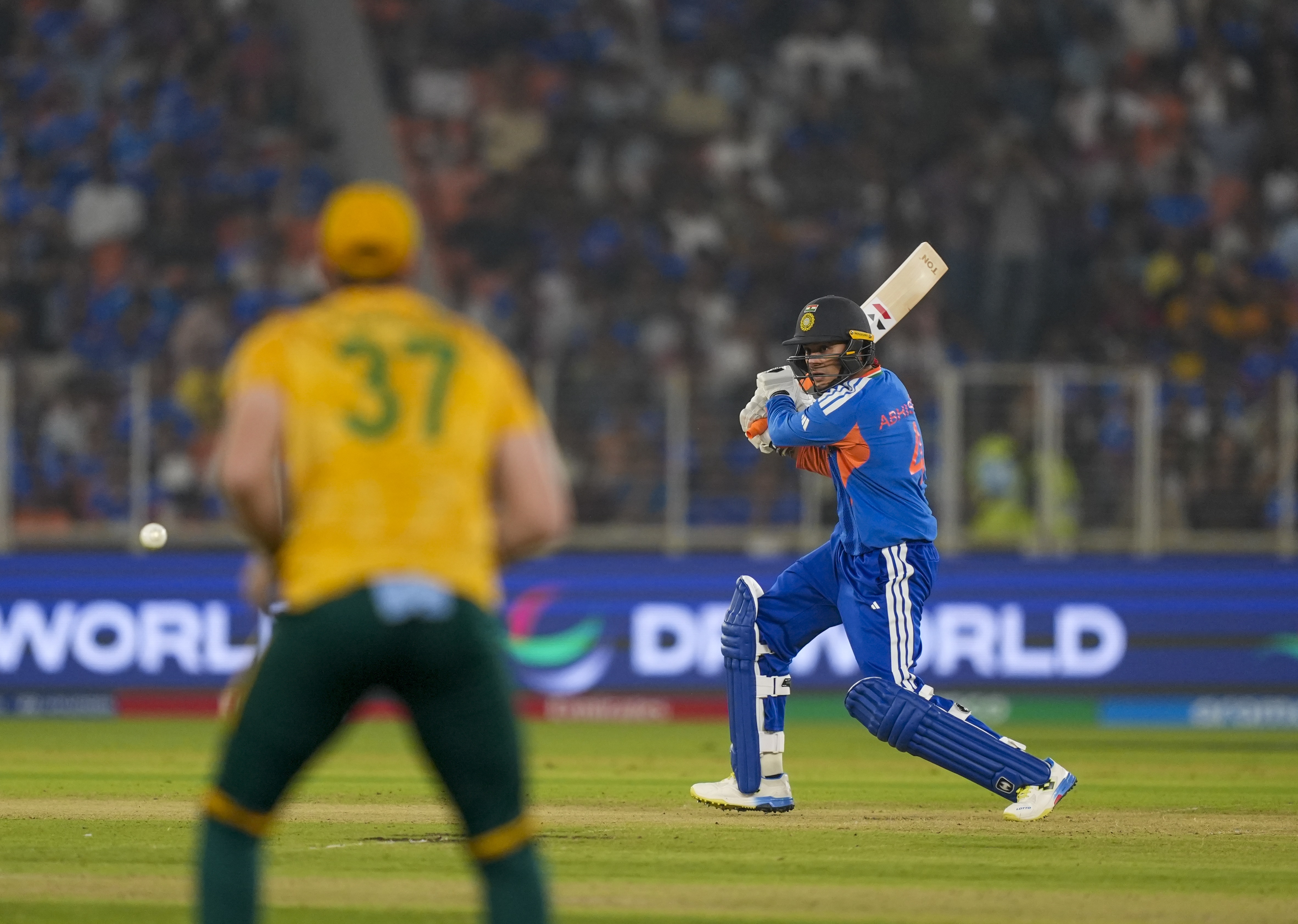 IND vs SA LIVE Score, T20 World Cup Super 8: भारतीय पारी लड़खड़ाई, 43 पर गंवाए 4 विकेट, कप्तान सूर्या से उम्मीद