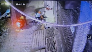 Delhi Man Collapses On Street, Thieves Rob Him, Leave Him To Die