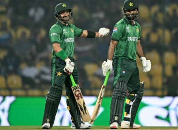 PAK vs SL: पाकिस्तान को मिलेगा सेमीफाइनल का टिकट? श्रीलंका को इस स्कोर पर समेटना होगा