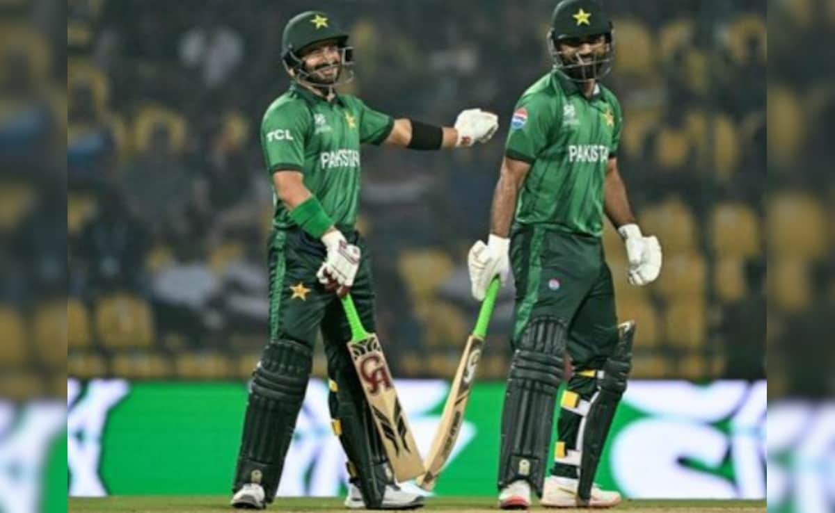 PAK vs SL: PAK vs SL: पाकिस्तान को मिलेगा सेमीफाइनल का टिकट? श्रीलंका को इस स्कोर पर समेटना होगा, फैंस ने उठाए सवाल