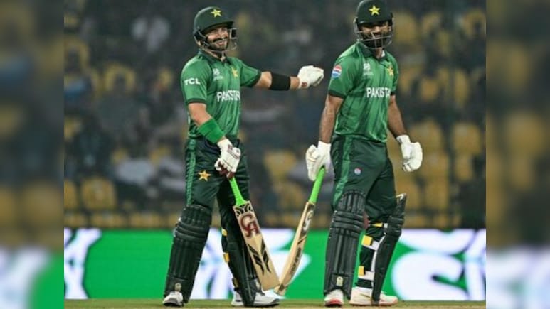 PAK vs SL: PAK vs SL: पाकिस्तान को मिलेगा सेमीफाइनल का टिकट? श्रीलंका को इस स्कोर पर समेटना होगा, फैंस ने उठाए सवाल