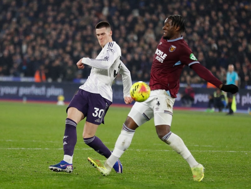 West Ham End Manchester United's Winning Streak, Tottenham Hotspur Sink To 16th