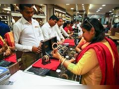 Gold Silver Prices: ₹1.60 लाख के नीचे आया सोना, चांदी ₹8,000 से ज्यादा सस्ती, चेक करें अपने शहर का ताजा रेट