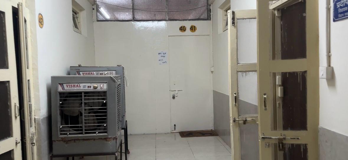 Missing MLA Pradeep Patel: विधायक पटेल का परिवार घर में कैद है और विधायक के मउगंज और रीवा के मकान पर भी कोई नहीं है. 