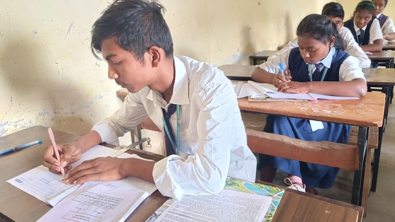 Bhandara News: घरात आईचे पार्थिव, डोळ्यांत अश्रू... पण मुलाने स्वत:ला सावरत दिला बोर्डाचा पेपर