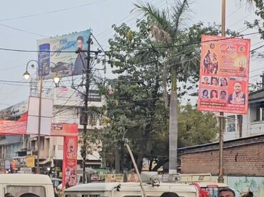 महाशिवरात्रि से पहले विवाद: शिव बारात के पोस्टर हटाने पर बवाल, कचरे में फेंकी भगवान की तस्वीरें