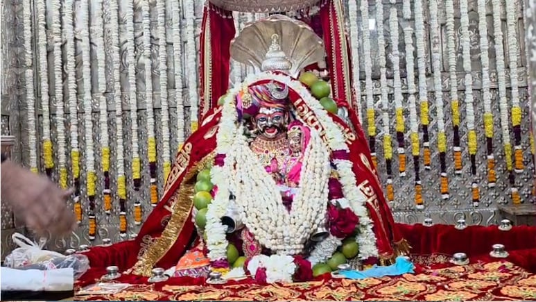 शिव नवरात्रि का आज आठवां दिन: उमा महेश स्वरूप में किया गया बाबा महाकाल का श्रृंगार, एक झलक पाने को उमड़े भक्त