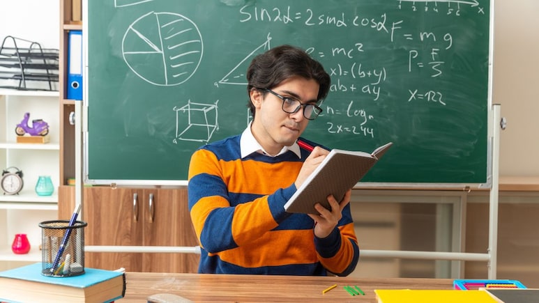 CBSE 12वीं के मैथ्स एग्जाम में नहीं छूटेंगे पसीने, टीचर ने बता दिया क्या करना है और क्या नहीं