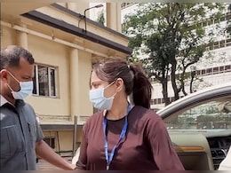 VIDEO: पिता सलीम खान को देखने के लिए अस्पताल भागती हुई पहुंचीं अलवीरा, फैंस करने लगे सलामती की दुआ