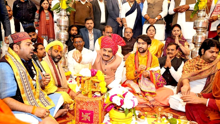 At Mass Marriage Event, Bageshwar Baba's "Social Responsibility" Call To Hotels