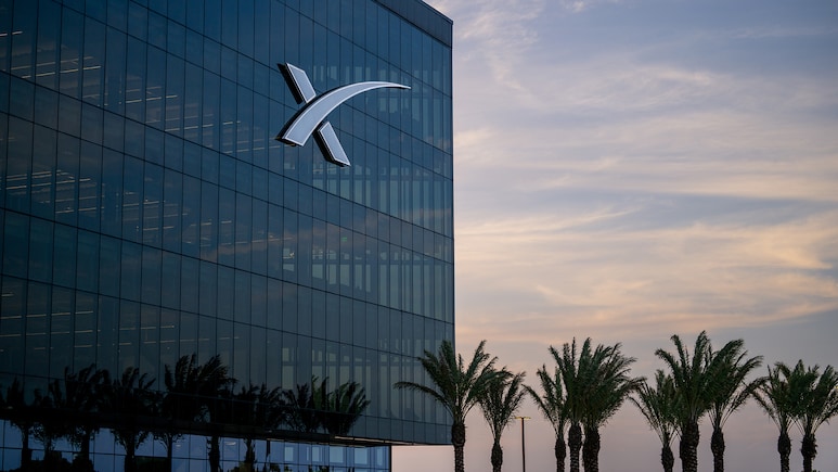 SpaceX Said To Weigh Dual-Class IPO Shares To Empower Elon Musk