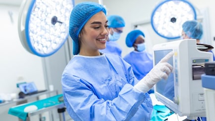 रूस और अमेरिका नहीं, मेडिकल की पढ़ाई के लिए ये देश बन रहे भारतीय छात्रों की पसंद