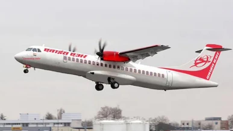 Flight Booking Tips: हमेशा क्यों घटती-बढ़ती रहती हैं फ्लाइट टिकट की कीमत, सस्ते में बुकिंग करने का ये है सबसे अच्छा समय