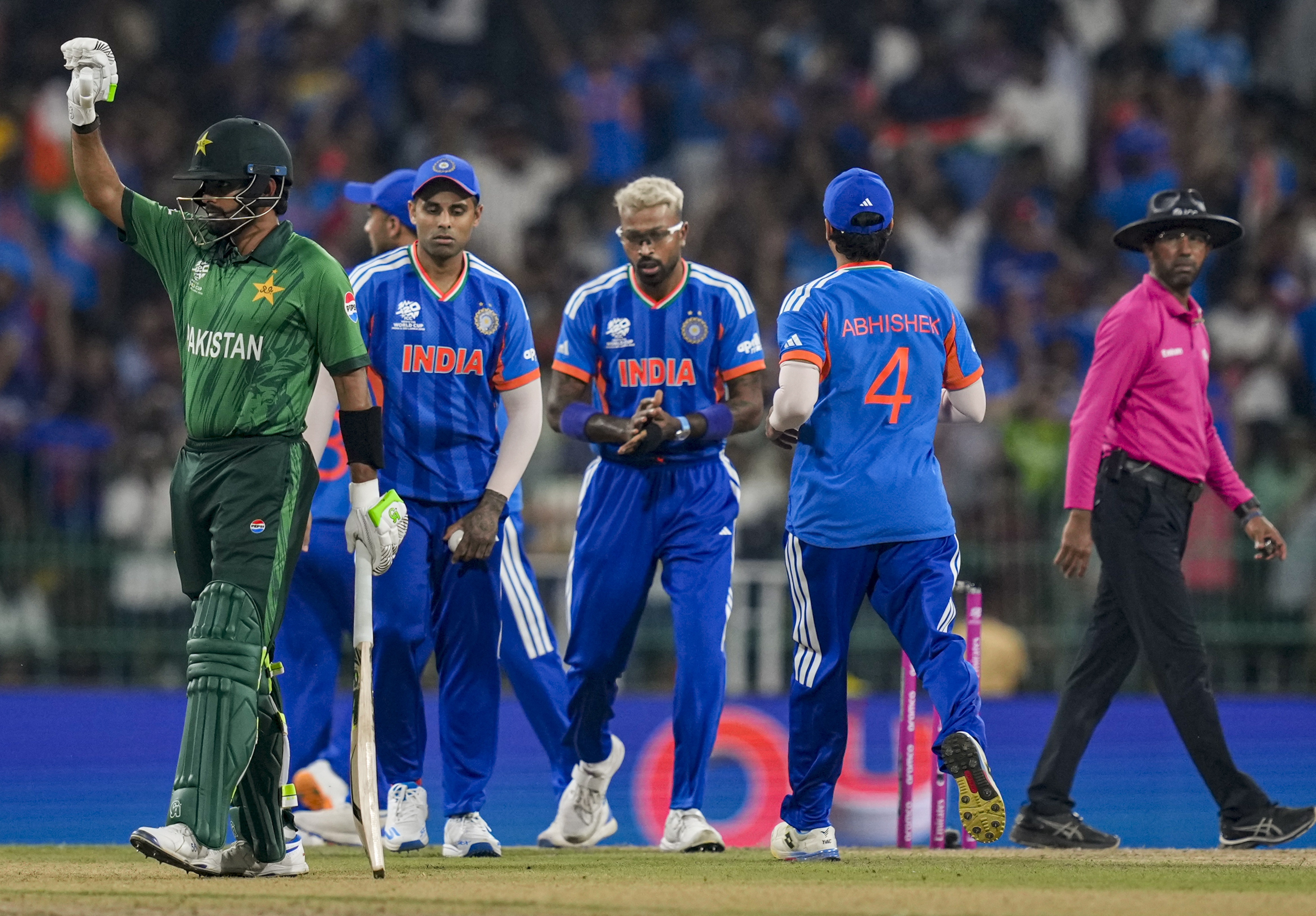 IND vs PAK Live Score:  अक्षर ने दिया पाकिस्तान को पांचवां झटका, उस्मान को ईशान किशन ने किया स्टंप