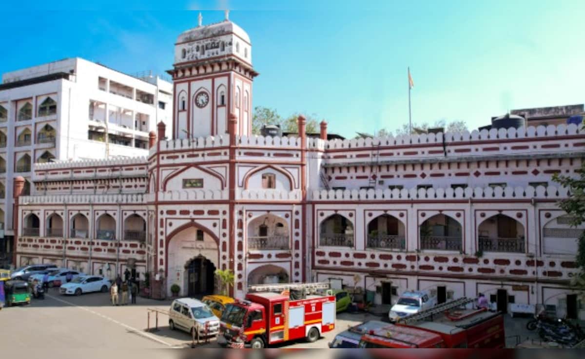 डिमोलिशन रोकने के नाम पर सूरत में 15 लाख की डील, क्लास वन अधिकारी -पत्रकार की मिलीभगत बेनकाब&nbsp;