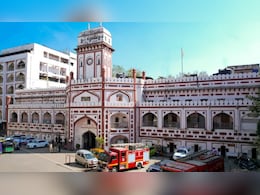 डिमोलिशन रोकने के नाम पर सूरत में 15 लाख की डील, क्लास वन अधिकारी -पत्रकार की मिलीभगत बेनकाब&nbsp;