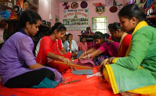 Silai Superstars Shine: Usha Silai School's Honored Trailblazers Silai Superstars Shine: Usha Silai School's Honored Trailblazers