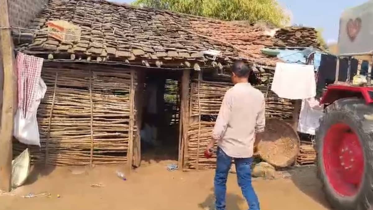 इस तबेले में पढ़ रहे बच्चे. 