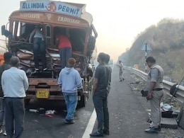 Dhar News: गणपति घाट फोरलेन पर हादसा, कंटेनर में घुसा ट्रक, 3.5 घंटे केबिन में फंसा रहा चालक