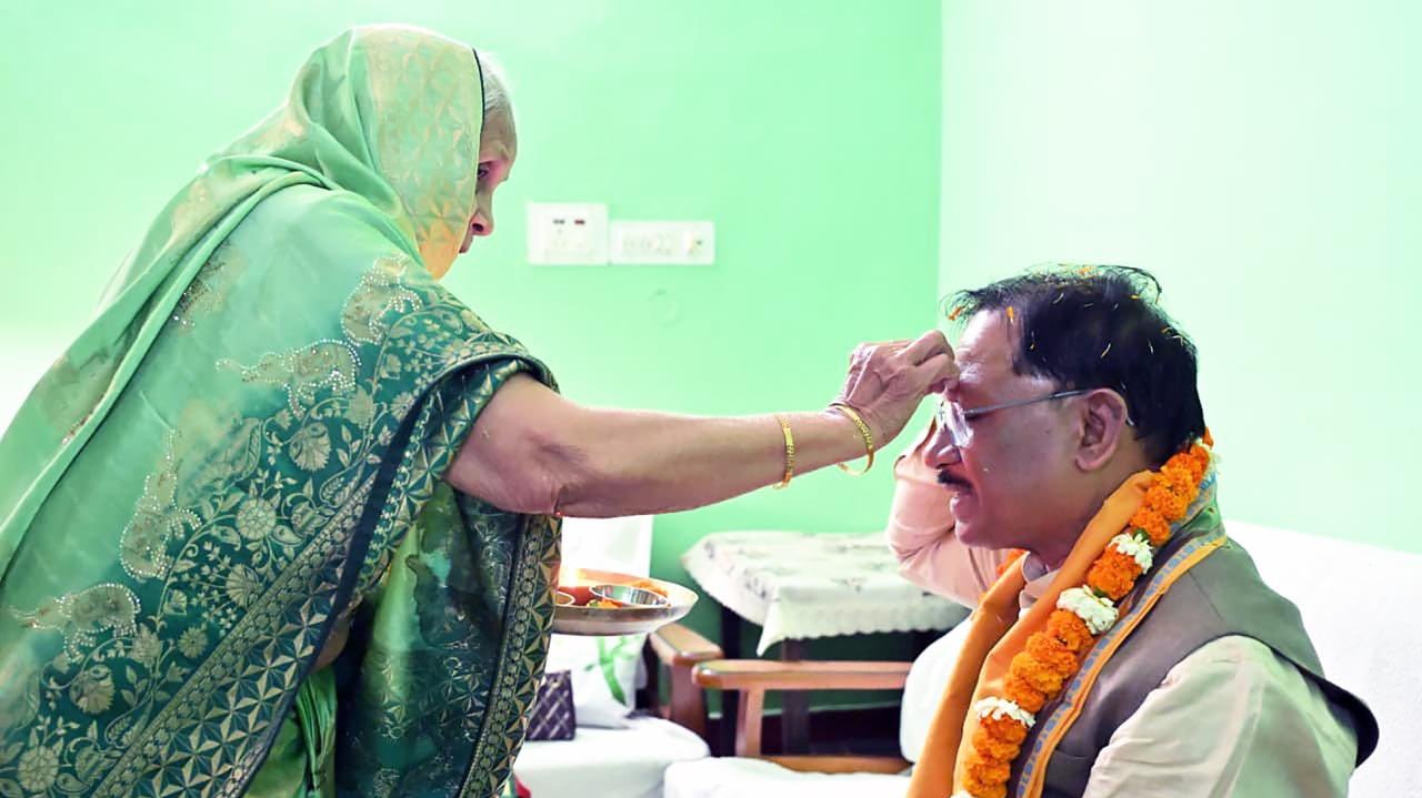 Chhattisgarh CM Vishnu Deo Sai Celebrates 62nd Birthday Seeks Mother Blessings in Bagia Chhattisgarh CM Vishnu Deo Sai Celebrates 62nd Birthday Seeks Mother Blessings in Bagia