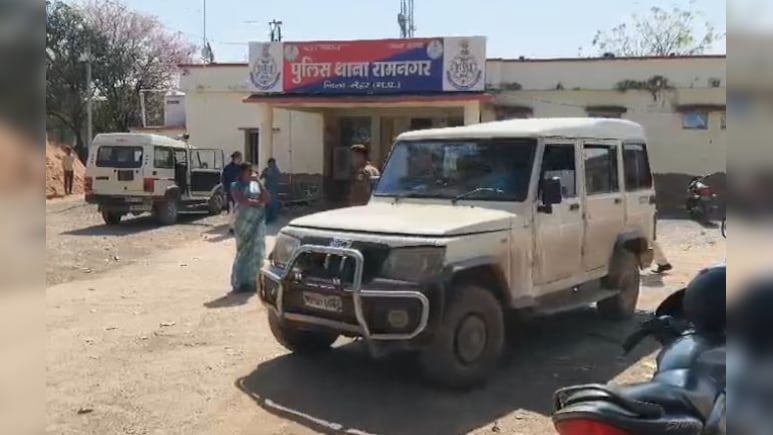 नशे का कारोबार कर रहे थे पति-पत्नी, 4 किलो गांजा और 120 शीशी कफ सिरप के साथ गिरफ्तार