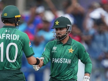 PAK vs NED : T20 वर्ल्ड कपमध्ये नेदरलँड्सनं पाकिस्तानला रडवलं! पहिल्याच मॅचमध्ये विजयासाठी फुटला घाम