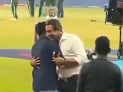 भारत-पाक खिलाड़ियों ने नहीं मिलाया हाथ लेकिन रोहित शर्मा और वसीम अकरम मिले गले , वीडियो हुआ वायरल