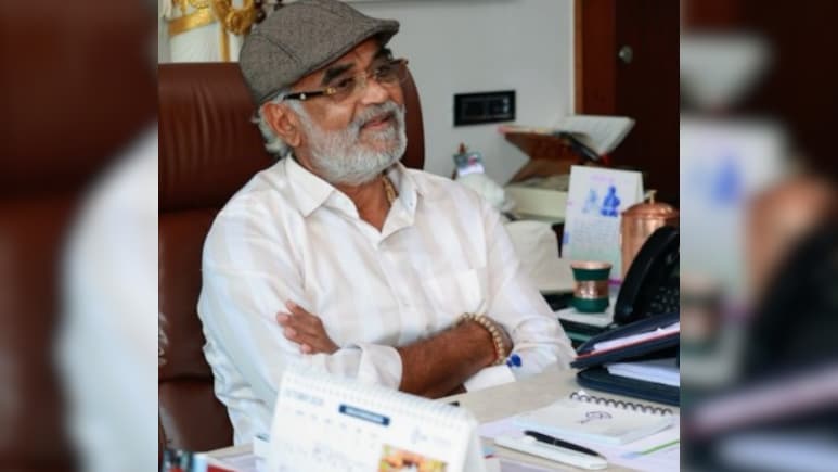 हर दीवाली कर्मचारियों को कार और फ्लैट बांटते हैं ये कारोबारी, जानिए कौन हैं सूरत के &lsquo;डायमंड किंग&rsquo;