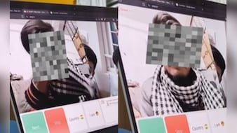 कमाई की मजबूरी, त्योहार की दूरी...बीच सड़क पर ही फूट-फूट कर रोने लगा शख्स