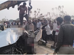 Dhamtari में COBRA Battalion के जवानों की कार ट्रक में घुसी, 4 की मौत, गाड़ी की छत उखड़ी, गैस कटर से काटकर निकाले शव 