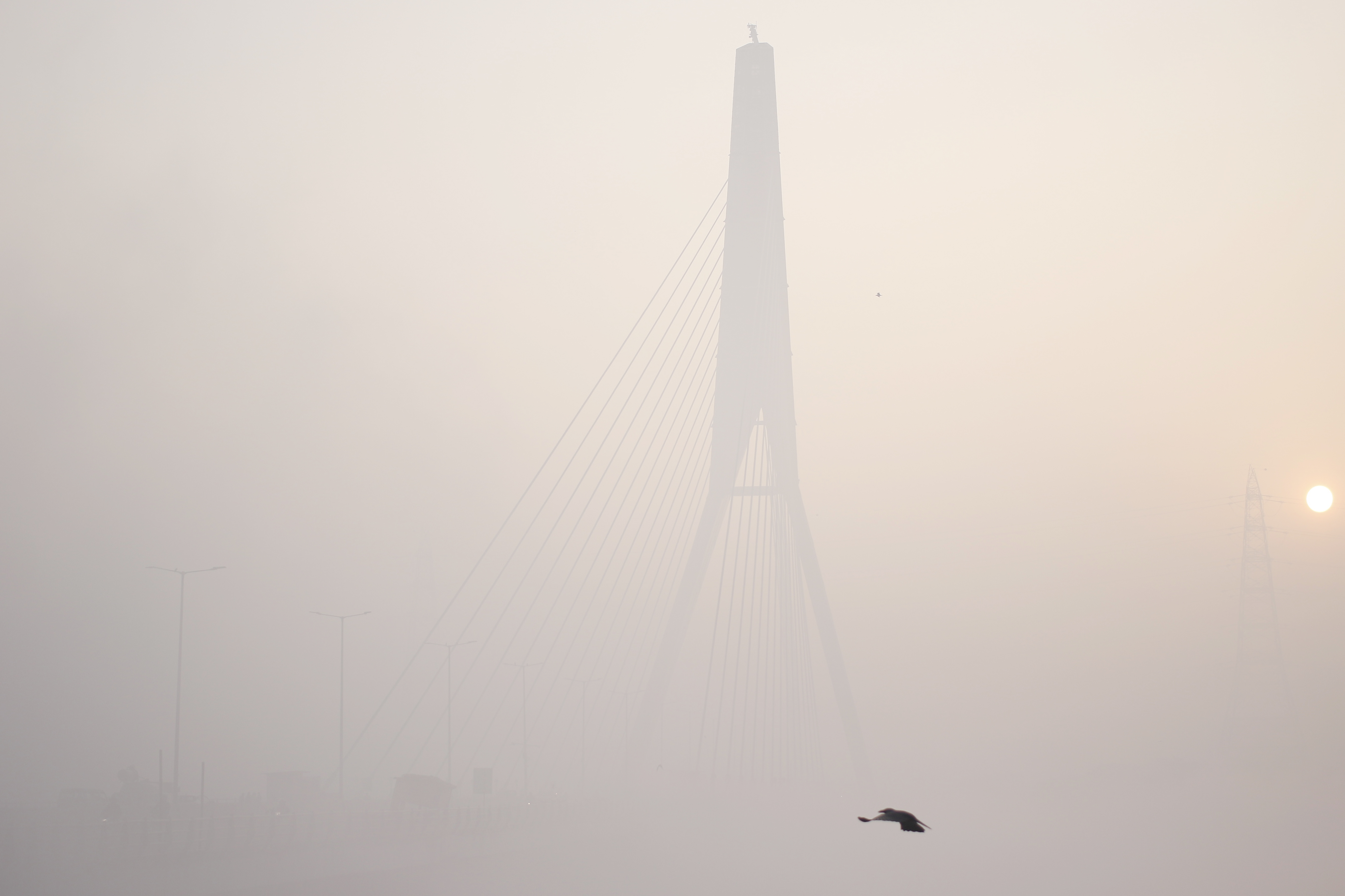 Fog Alert: आज तो गजब कोहरा! सफेद 'धुएं' में सब लापता, दिल्ली NCR में बारिश-कोहरे के साथ ठंड का ट्रिपल अटैक